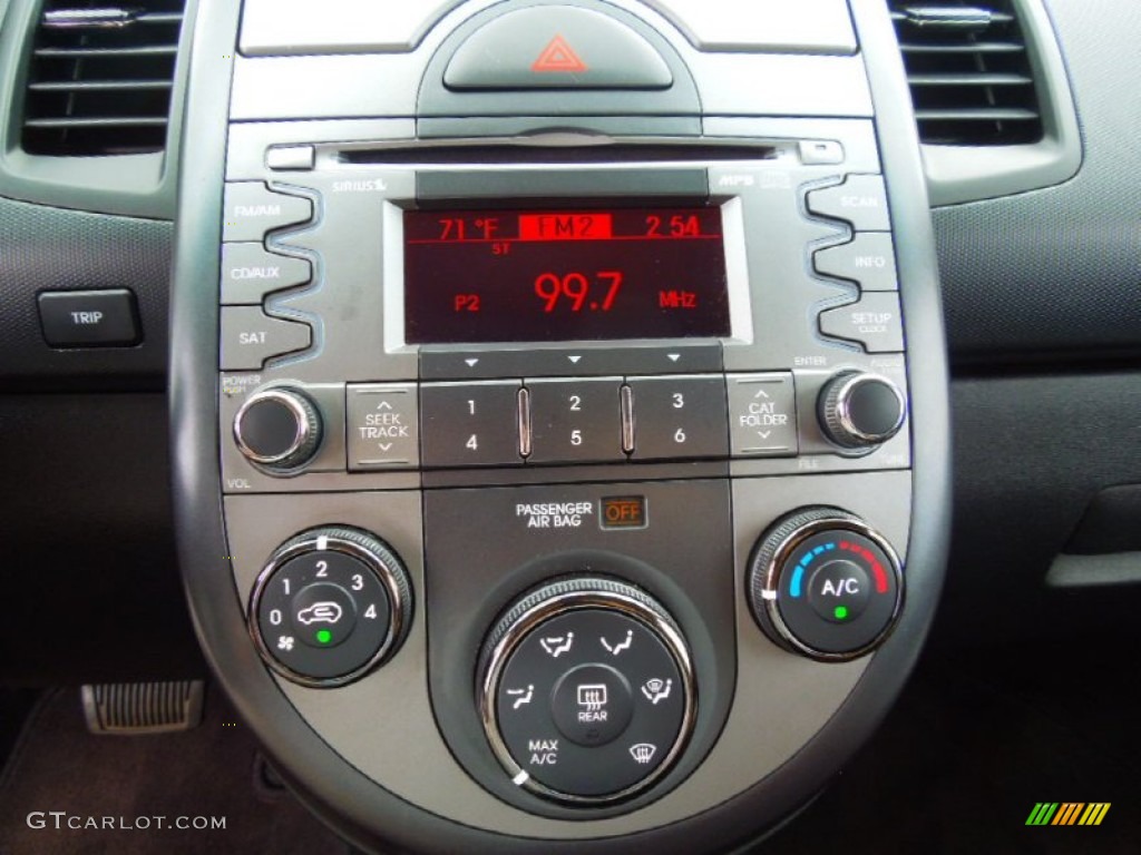 2010 Kia Soul + Controls Photo #66261639