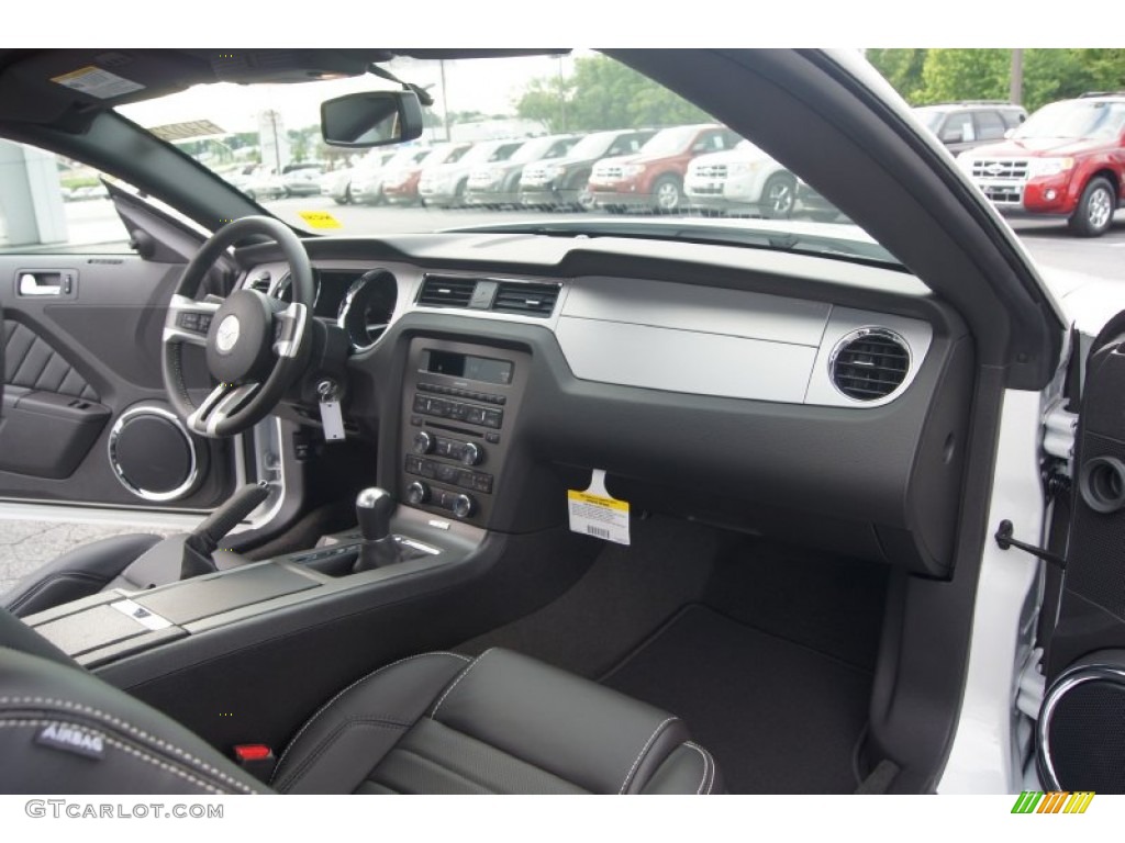 2013 Ford Mustang GT Premium Coupe Charcoal Black Dashboard Photo #66265635