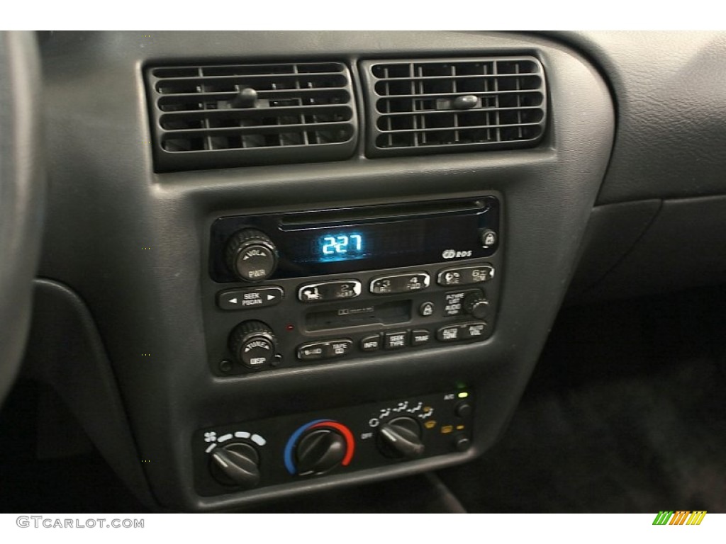 2002 Chevrolet Cavalier Z24 Coupe Audio System Photos