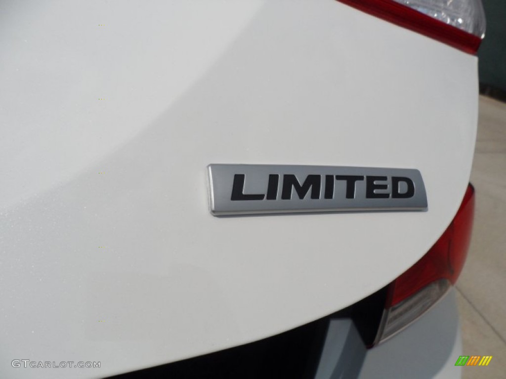2013 Elantra Limited - Shimmering White / Black photo #16