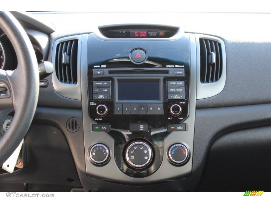 2010 Kia Forte Koup SX Controls Photo #66282489