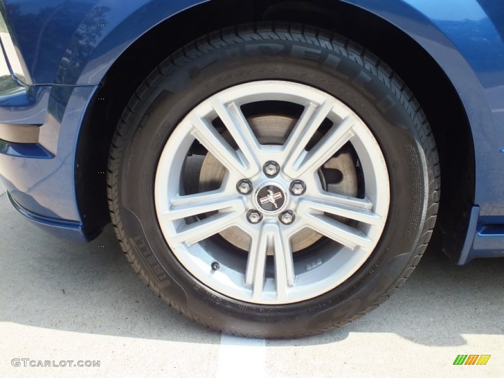2006 Ford Mustang GT Deluxe Coupe Wheel Photos