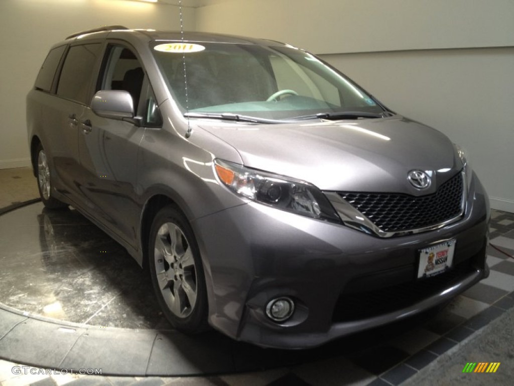 2011 Sienna SE - Predawn Gray Mica / Light Gray photo #2