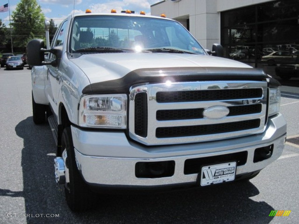 2005 F350 Super Duty XLT SuperCab 4x4 Dually - Silver Metallic / Medium Flint photo #2