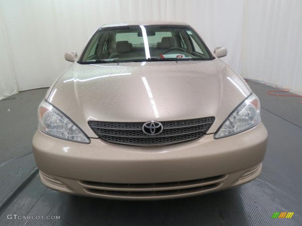 2002 Camry LE - Desert Sand Mica / Taupe photo #2