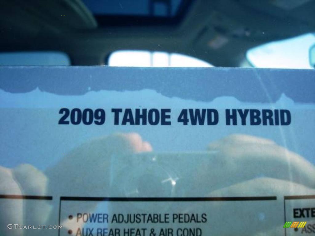 2009 Tahoe Hybrid 4x4 - Summit White / Light Titanium photo #48