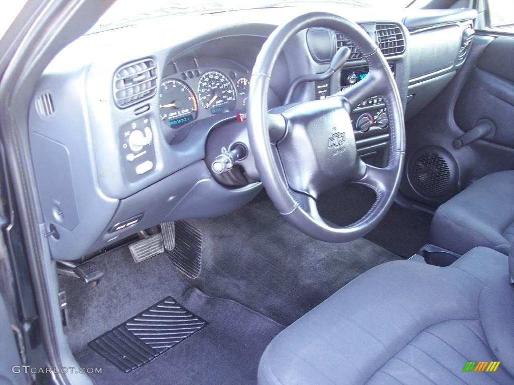 2003 S10 Xtreme Regular Cab - Black Onyx / Graphite photo #37