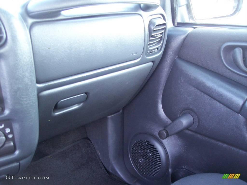 2003 S10 Xtreme Regular Cab - Black Onyx / Graphite photo #41
