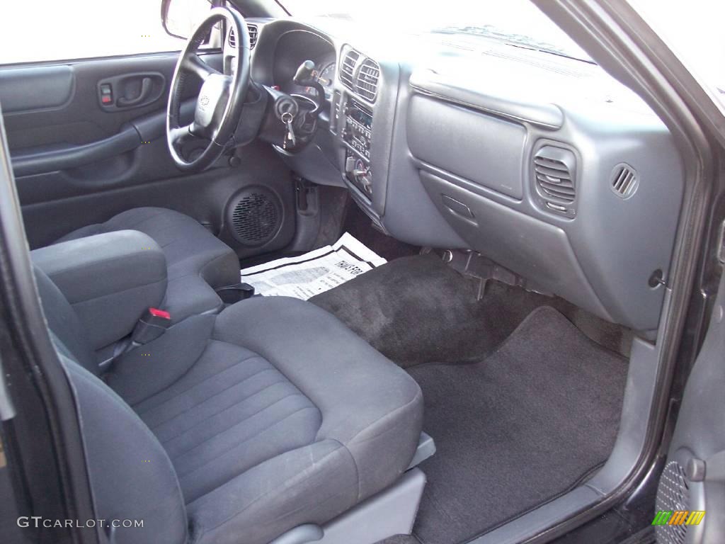 2003 S10 Xtreme Regular Cab - Black Onyx / Graphite photo #43