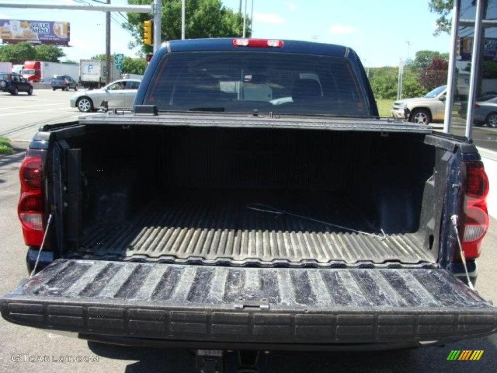 2005 Silverado 1500 LS Crew Cab - Dark Blue Metallic / Medium Gray photo #13