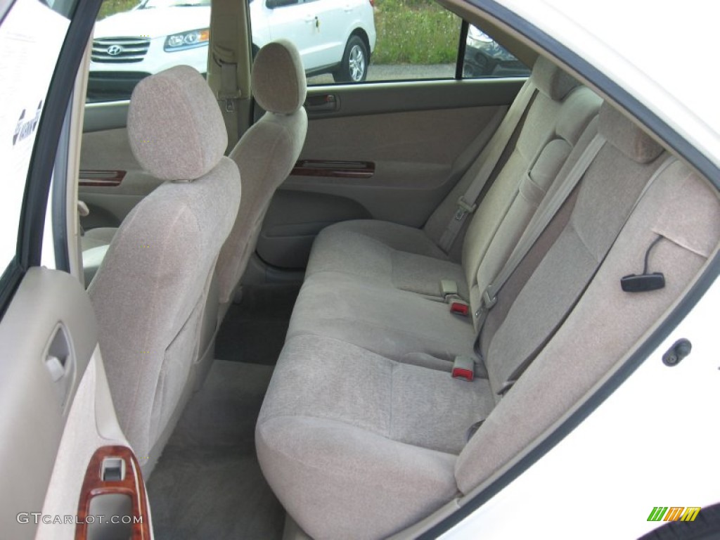 2004 Camry LE - Crystal White / Taupe photo #20