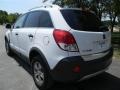 2009 Polar White Saturn VUE XE  photo #8