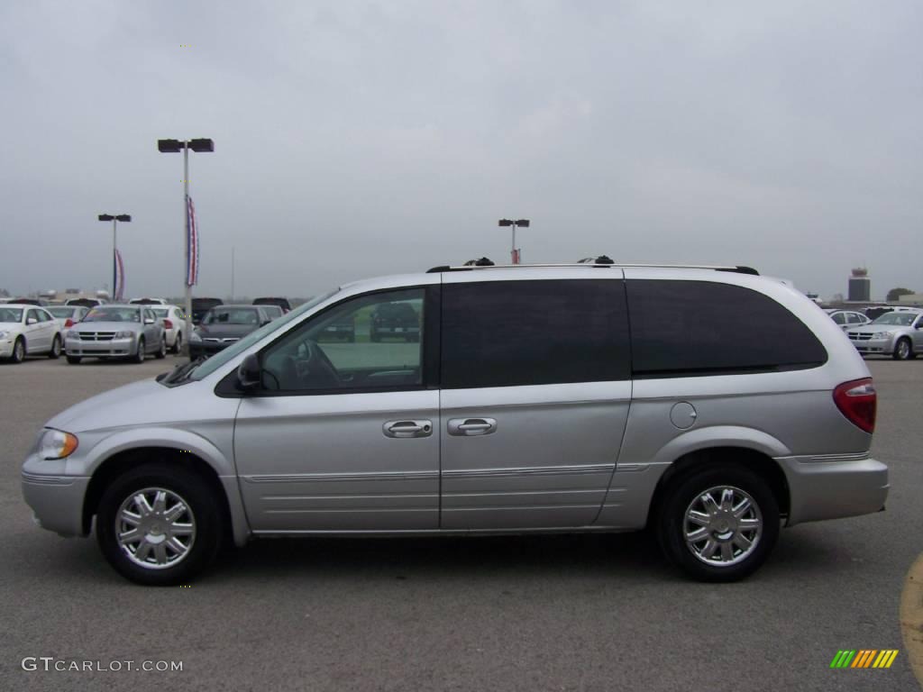 2005 Town & Country Limited - Bright Silver Metallic / Medium Slate Gray photo #6