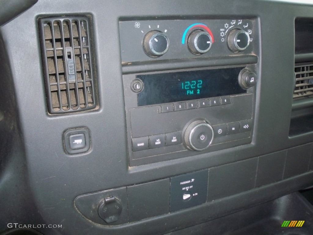 2008 Chevrolet Express Cutaway 3500 Commercial Utility Van Controls Photo #66307043