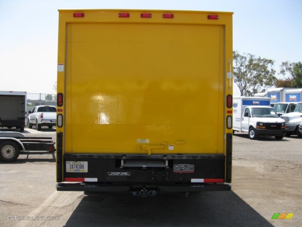 2008 Savana Cutaway 3500 Commercial Moving Truck - Yellow / Medium Pewter photo #5