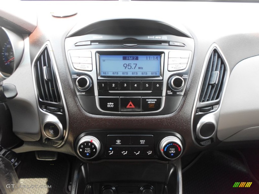 2012 Hyundai Tucson GLS Controls Photo #66312356