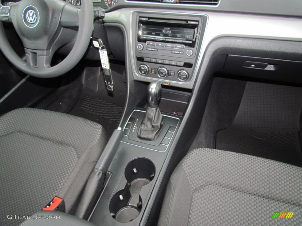 2012 Volkswagen Passat 2.5L S Controls Photo #66312688