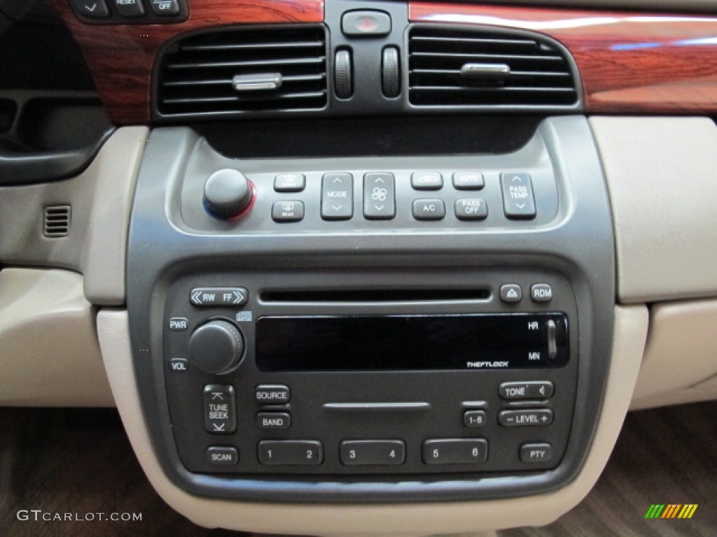 2005 Cadillac DeVille Sedan Controls Photo #66317430