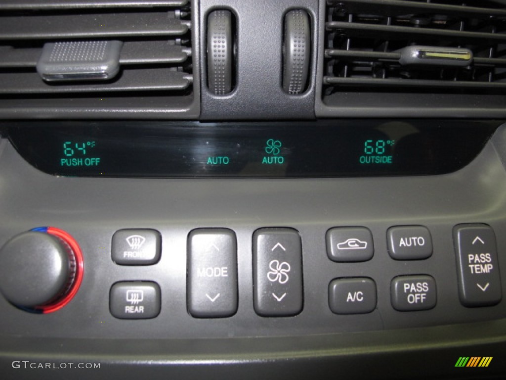 2005 Cadillac DeVille Sedan Controls Photo #66317439