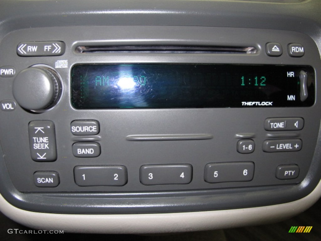 2005 Cadillac DeVille Sedan Audio System Photo #66317445