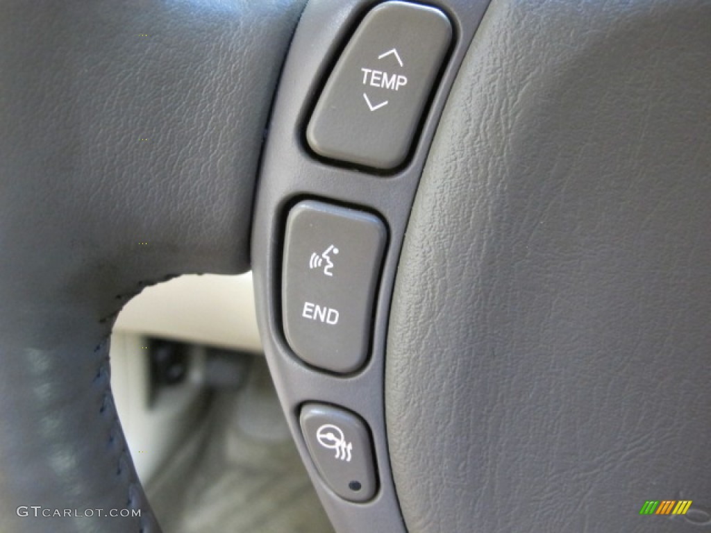 2005 Cadillac DeVille Sedan Controls Photo #66317475