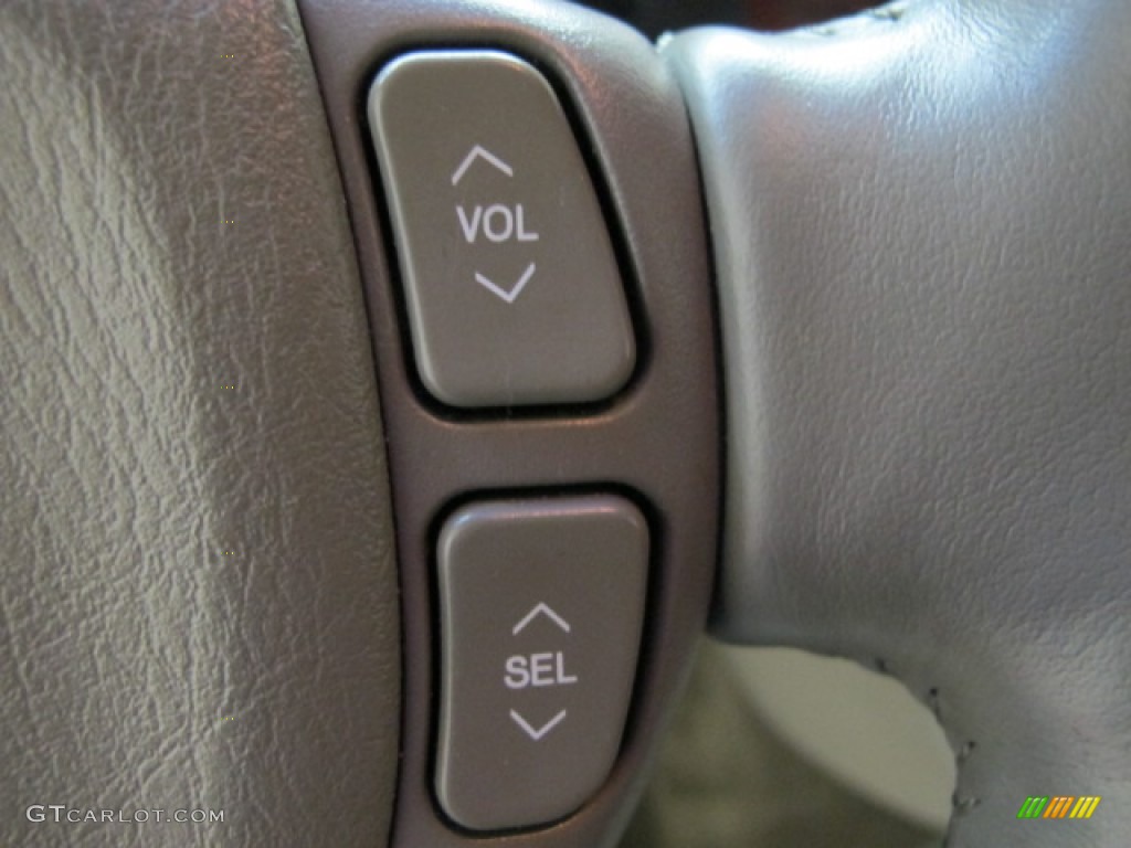 2005 Cadillac DeVille Sedan Controls Photo #66317499