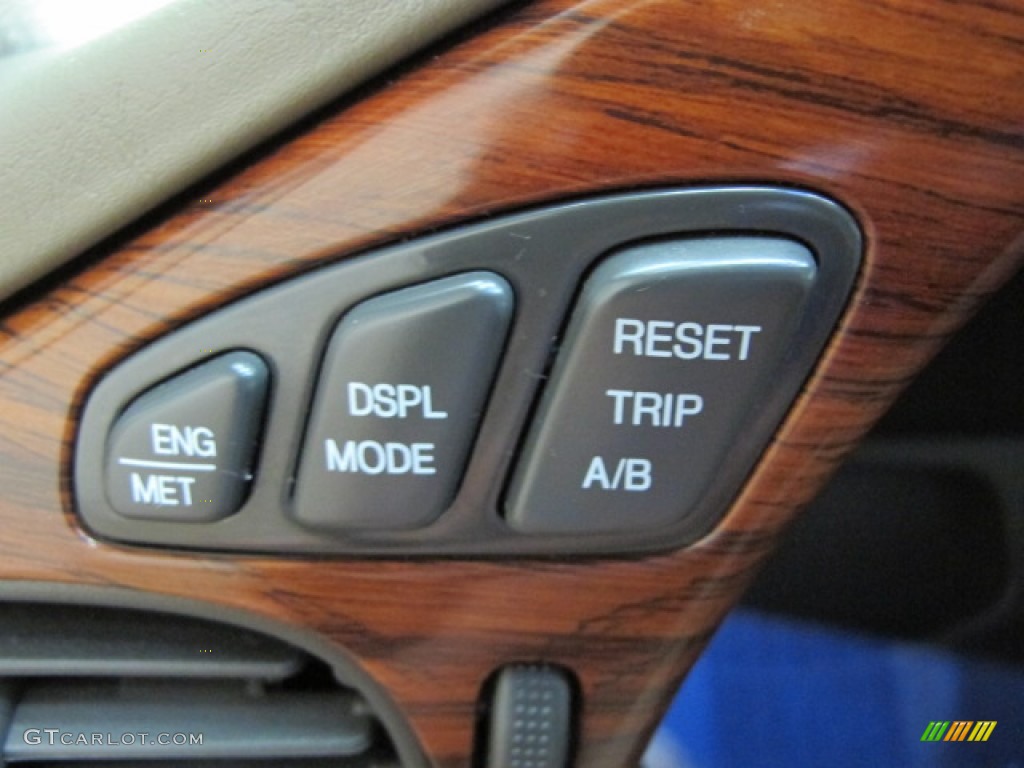 2005 Cadillac DeVille Sedan Controls Photo #66317535