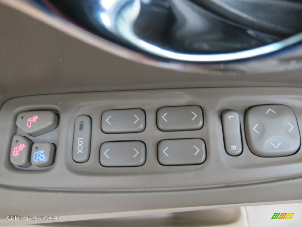 2005 Cadillac DeVille Sedan Controls Photo #66317568