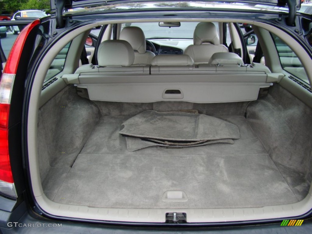 2002 V70 2.4 Wagon - Black / Taupe/Light Taupe photo #13