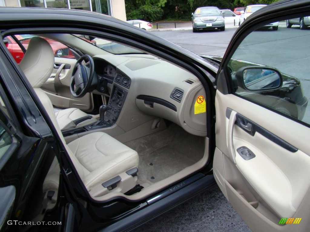 2002 V70 2.4 Wagon - Black / Taupe/Light Taupe photo #14
