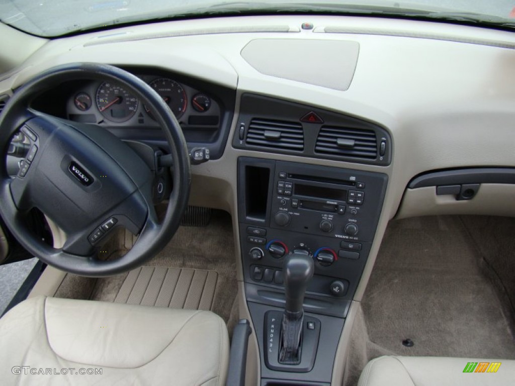 2002 V70 2.4 Wagon - Black / Taupe/Light Taupe photo #16