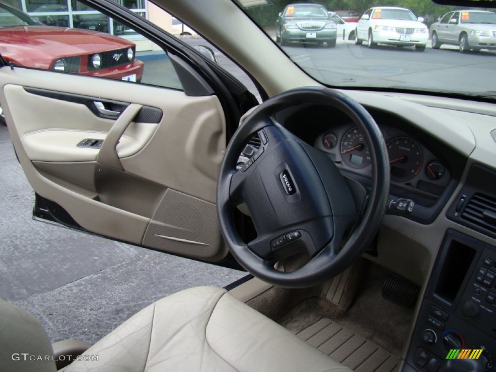 2002 V70 2.4 Wagon - Black / Taupe/Light Taupe photo #17