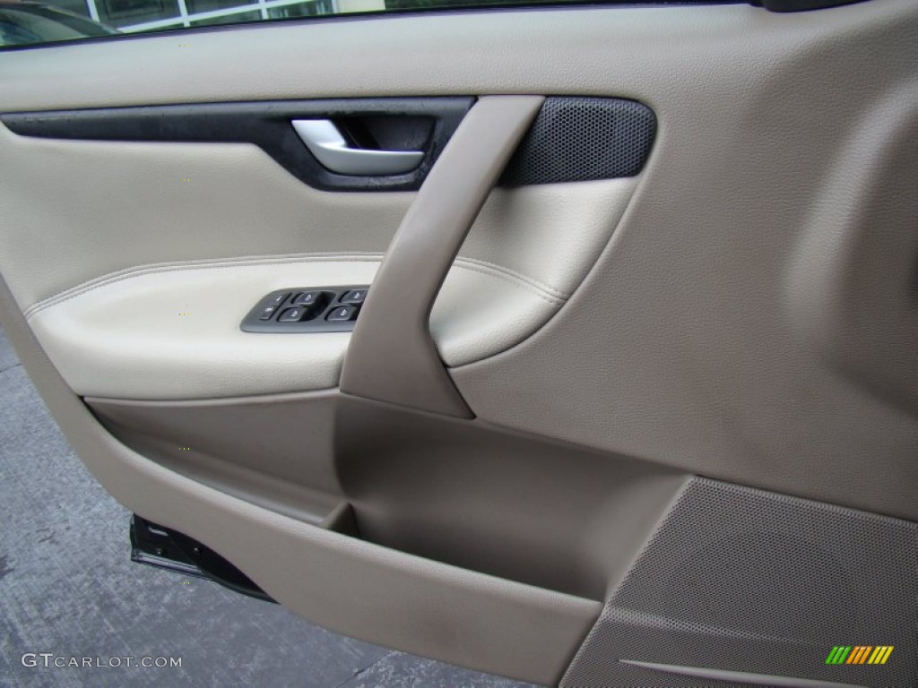 2002 V70 2.4 Wagon - Black / Taupe/Light Taupe photo #19