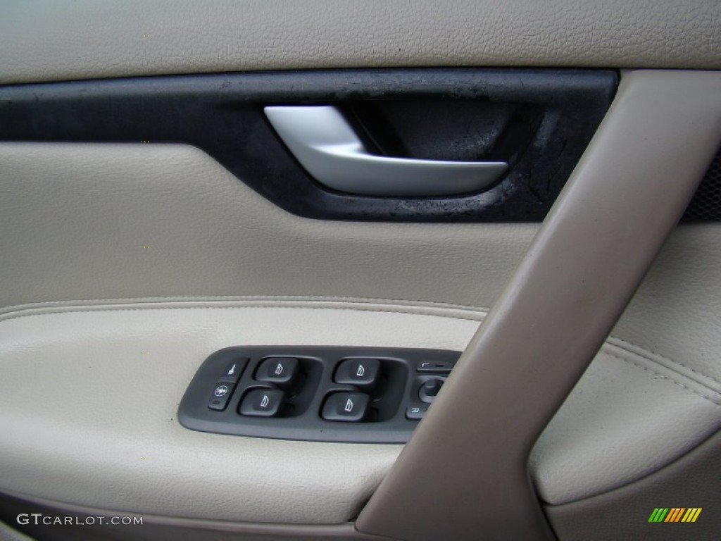 2002 V70 2.4 Wagon - Black / Taupe/Light Taupe photo #20