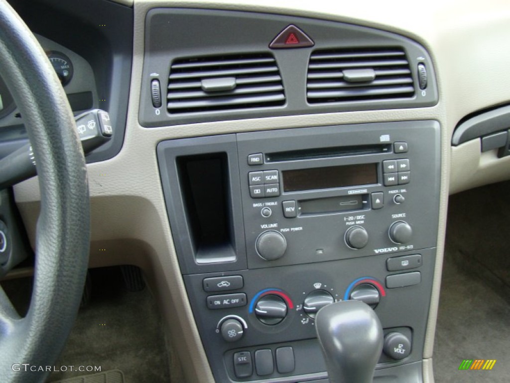 2002 V70 2.4 Wagon - Black / Taupe/Light Taupe photo #21