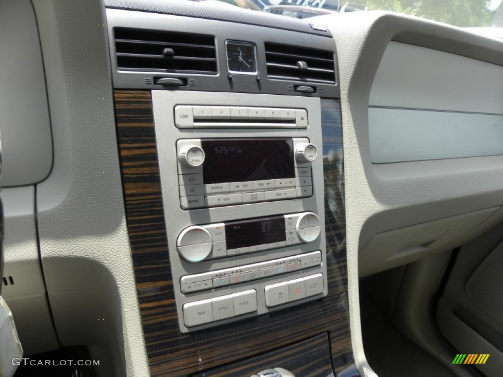2010 Lincoln Navigator Standard Navigator Model Controls Photo #66324186