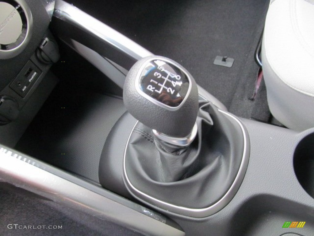 2012 Hyundai Veloster Standard Veloster Model 6 Speed Manual Transmission Photo #66329802