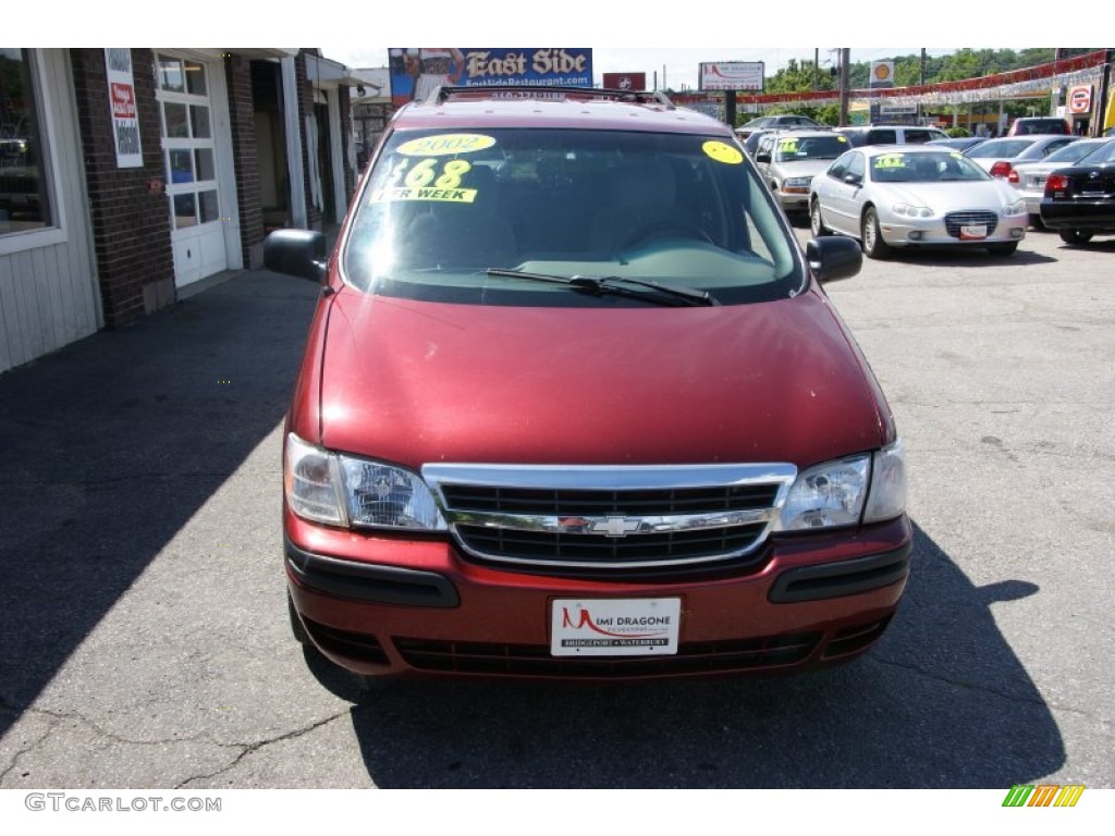 2002 Venture LS - Medium Redfire Metallic / Medium Gray photo #2