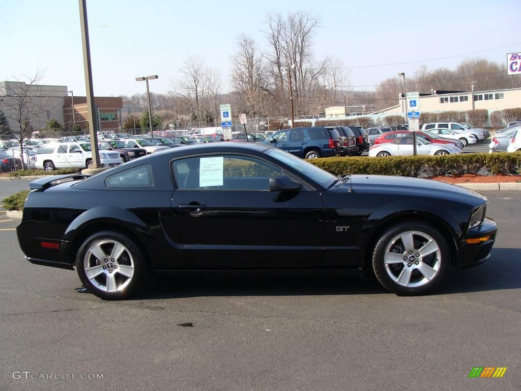2006 Mustang GT Premium Coupe - Black / Dark Charcoal photo #4