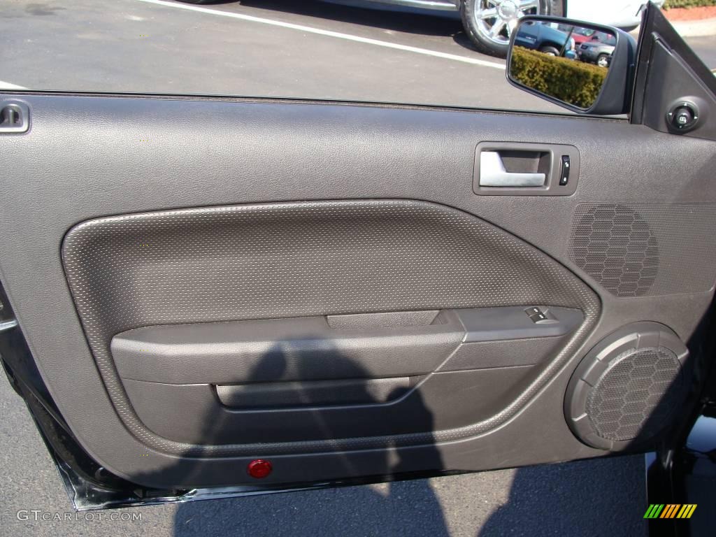 2006 Mustang GT Premium Coupe - Black / Dark Charcoal photo #12