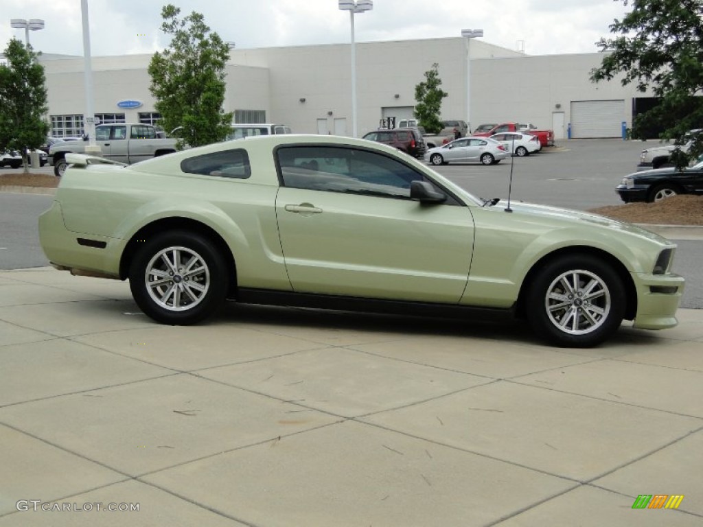 2005 Mustang V6 Deluxe Coupe - Legend Lime Metallic / Dark Charcoal photo #3