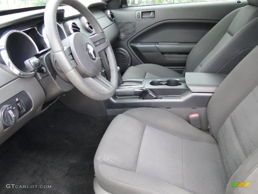 Dark Charcoal Interior 2005 Ford Mustang V6 Deluxe Coupe Photo #66335202