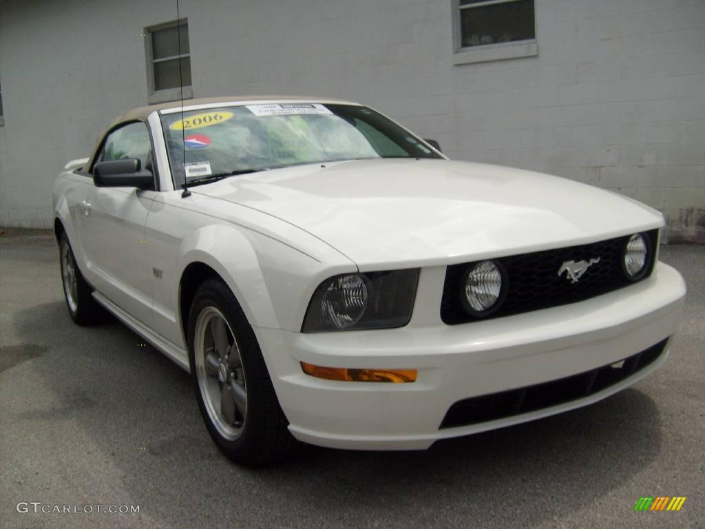 2006 Mustang GT Premium Convertible - Performance White / Light Parchment photo #9