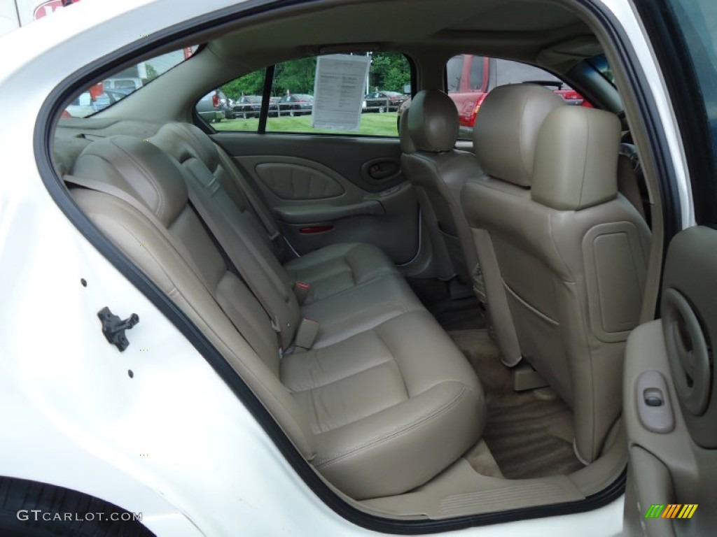 2003 Bonneville SLE - Ivory White / Taupe photo #13