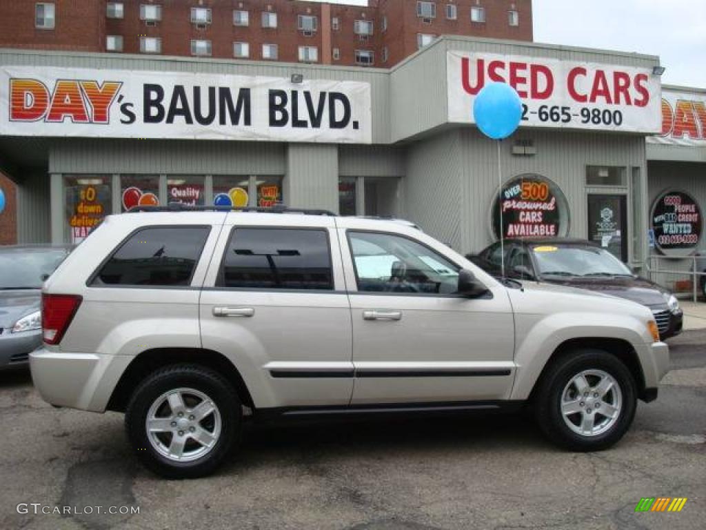 2007 Grand Cherokee Laredo 4x4 - Light Graystone Pearl / Khaki photo #1