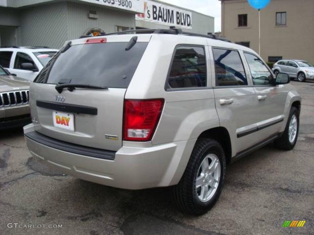 2007 Grand Cherokee Laredo 4x4 - Light Graystone Pearl / Khaki photo #2