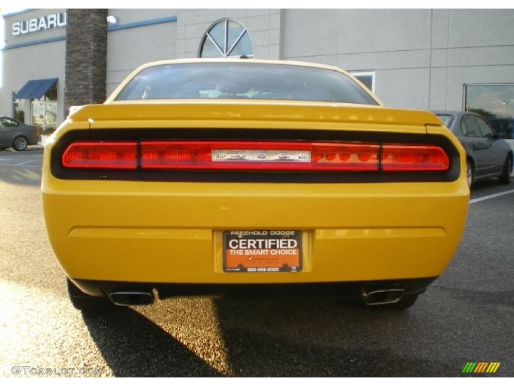 2010 Challenger R/T Classic - Detonator Yellow / Dark Slate Gray photo #5