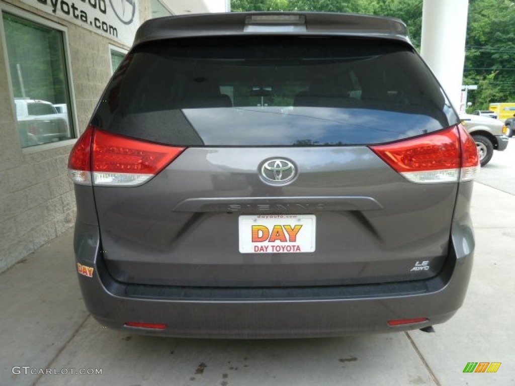 2012 Sienna LE AWD - Predawn Gray Mica / Light Gray photo #3