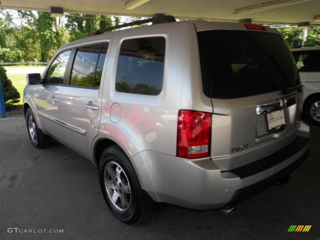 2010 Pilot Touring 4WD - Alabaster Silver Metallic / Black photo #2