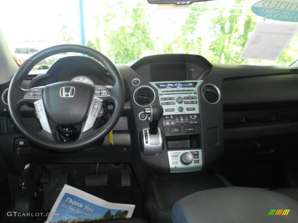 2010 Pilot Touring 4WD - Alabaster Silver Metallic / Black photo #5